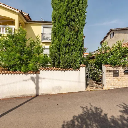 1 Bedroom Stunning In *