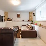 1 Bedroom Stunning In *